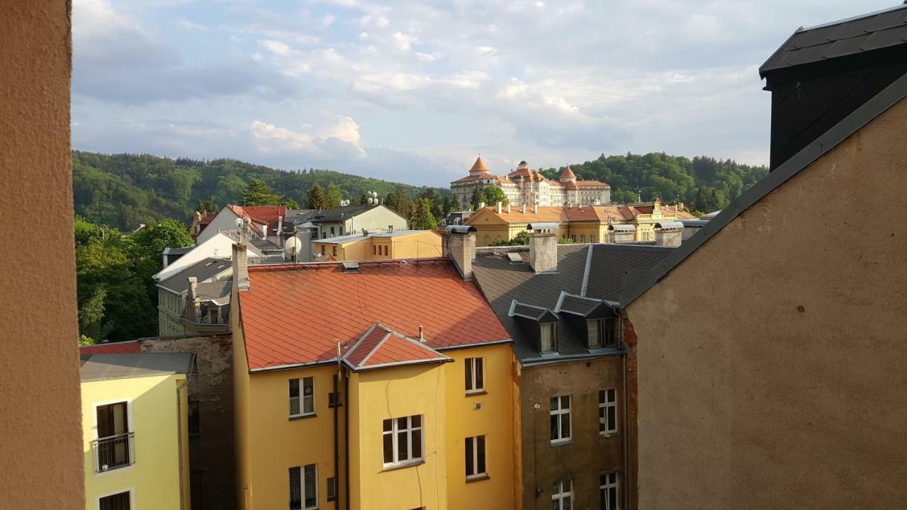 Nely'S Apartment Karlovy Vary Exterior photo